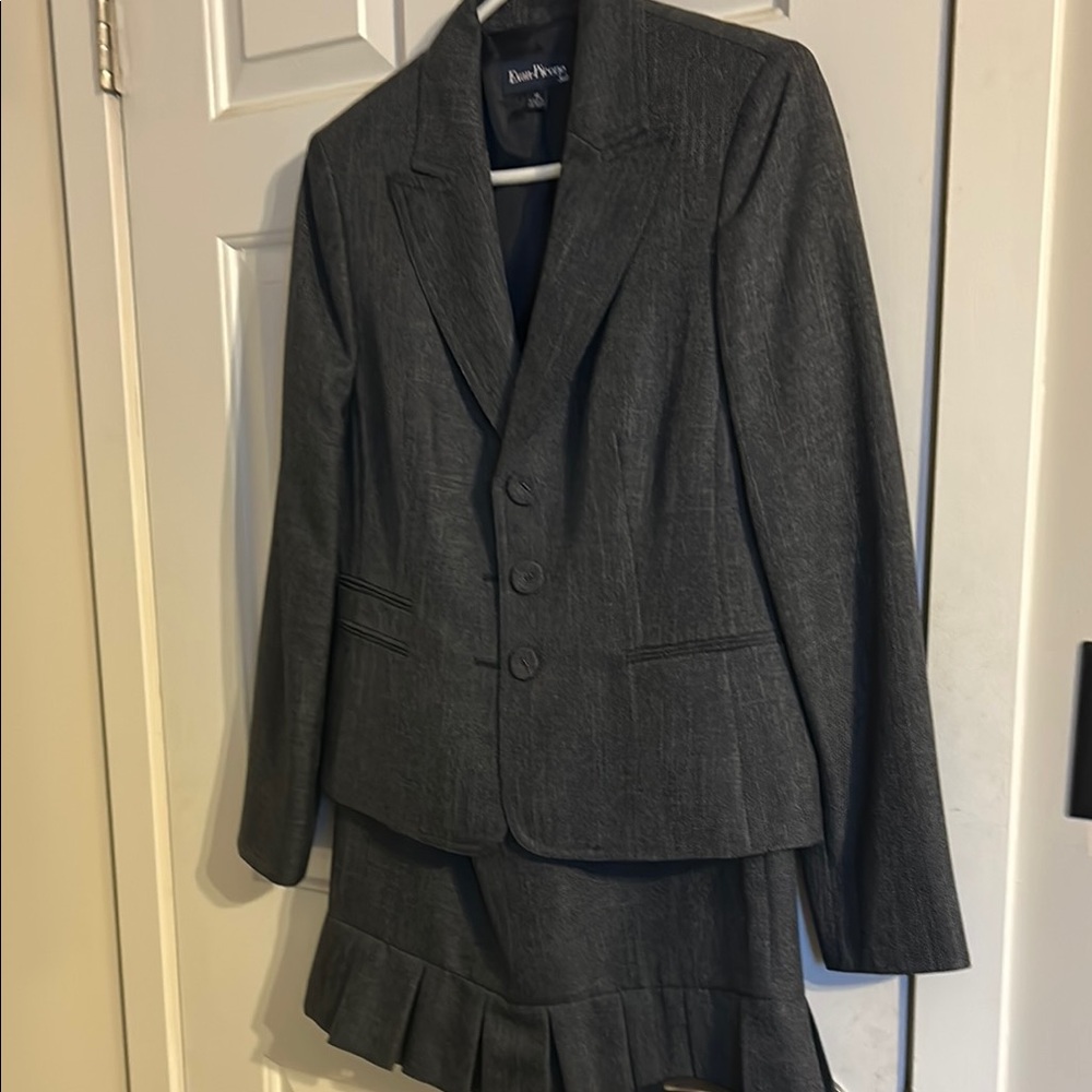 Evan-Picone Women's Matching Blazer and Skirt Suit